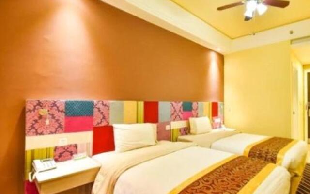 Zhanghe Hotel (Haikou Xiuying Port West Bus Station)