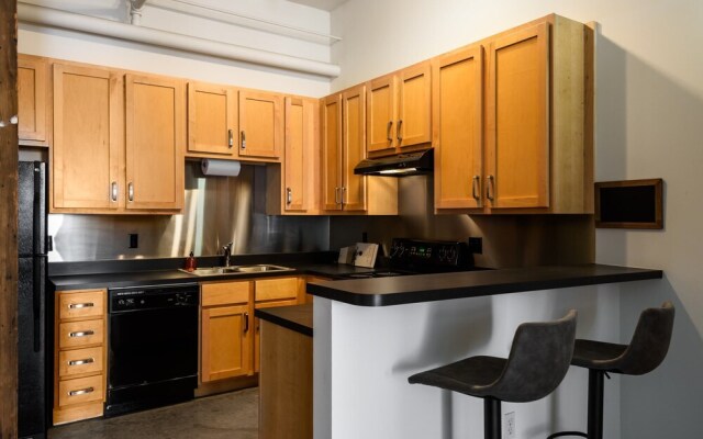 Spacious DT Lofts with Full Kitchen by Zencity