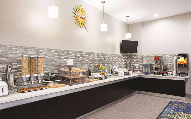 La Quinta Inn & Suites by Wyndham San Antonio Northwest