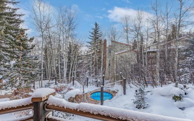 Laurelwood Condominiums Studio Premier Unit 305