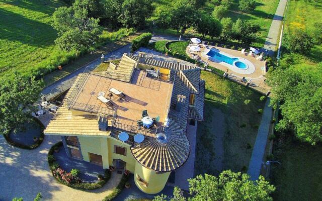 Peaceful Villa in Montefiascone with Hot Tub
