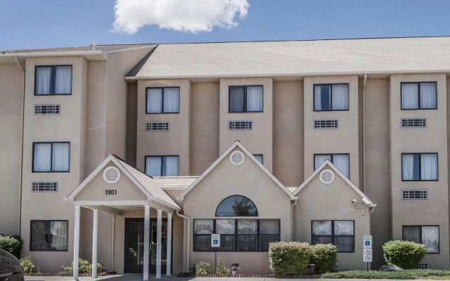 Baymont Inn by Wyndham Farmington