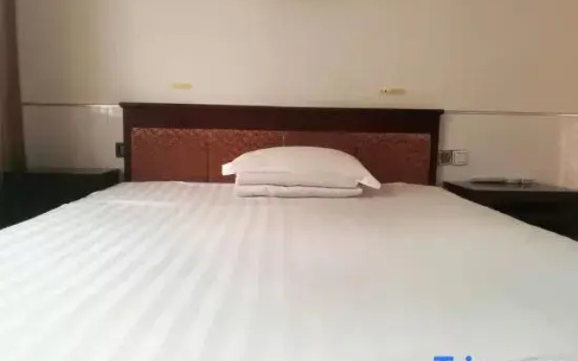 Yiyang Xinjia Hotel