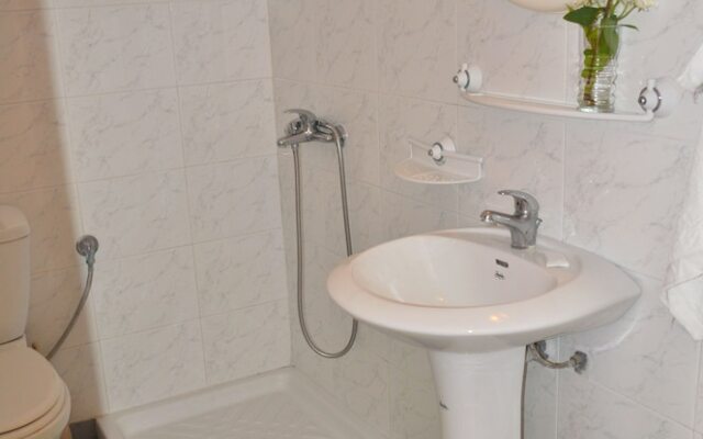 Studio Apartments Pelekas Beach adonis