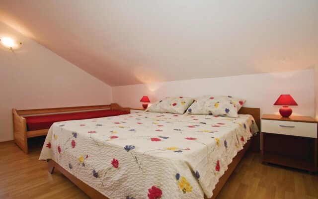 Beautiful Home in Crna Punta With Wifi and 3 Bedrooms