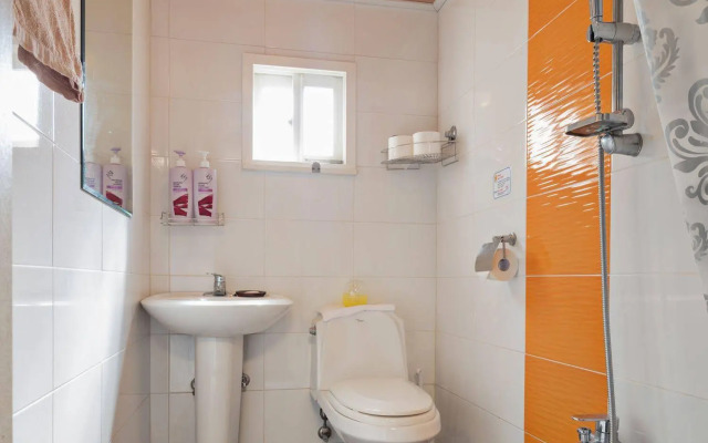 Cozzzy Guest House - Hostel