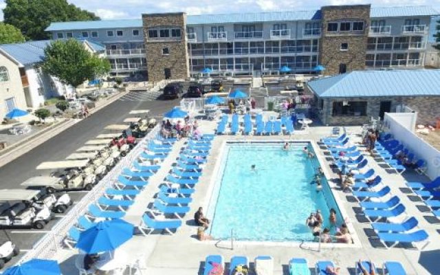 Put-in-Bay Condos 702 Pool View Sleeps 8