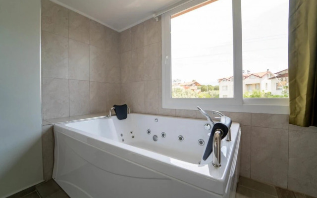 Villa With Pool Jacuzzi and Cinema Room in Fethiye