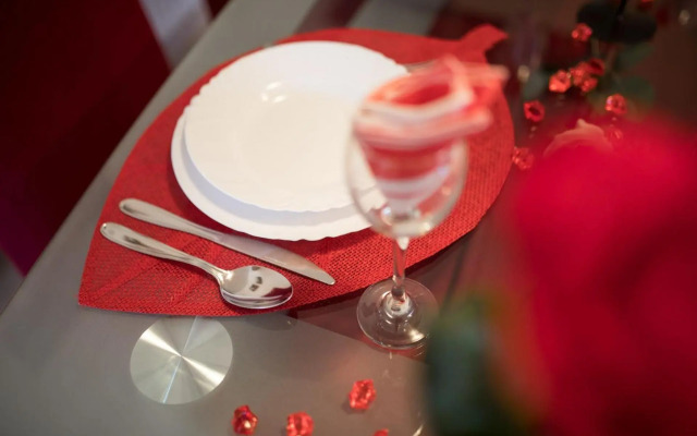 Apartment Doris, Nenadici