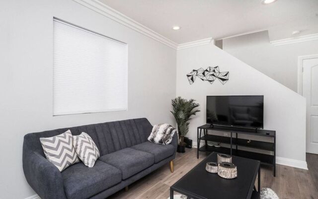 Brand NEW Luxury 3bdr Townhome In Silver Lake