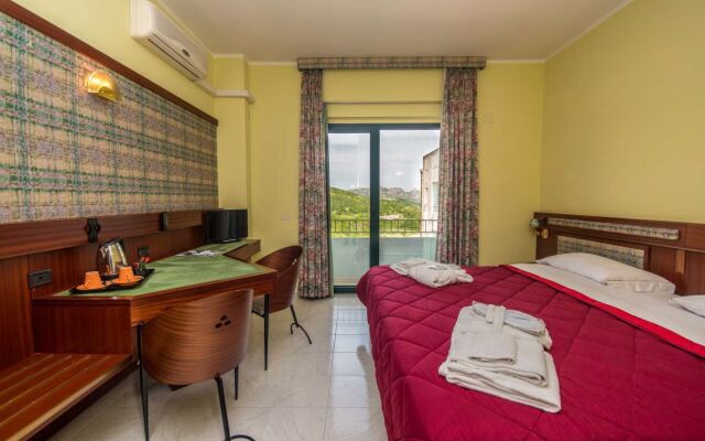 New Petit Hotel