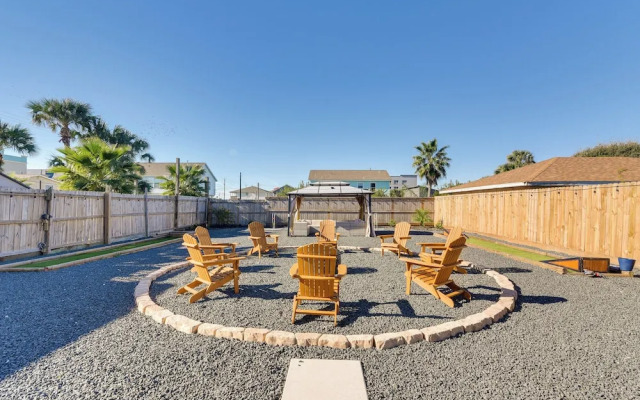 Seaside Retreat in Galveston Near Pleasure Pier!