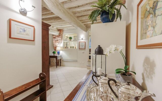 The 1400 s Apartment