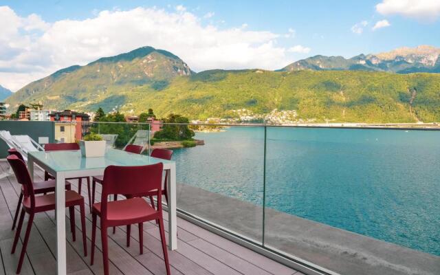 One & Only Lake View Penthouse No01