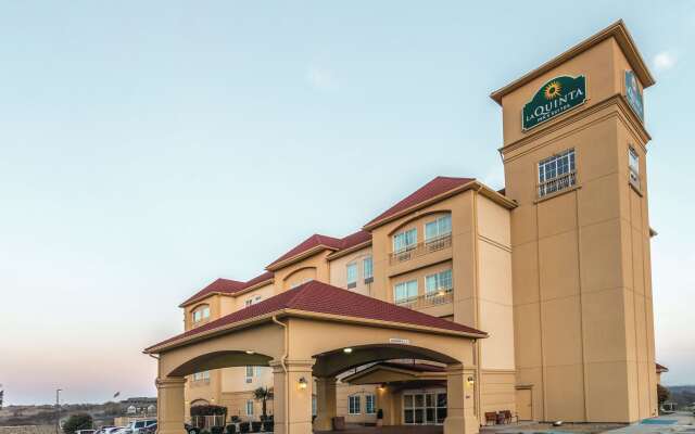 La Quinta Inn & Suites by Wyndham Fort Worth - Lake Worth