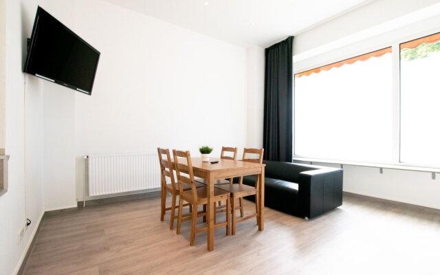 Comfortable Large Center Apartment