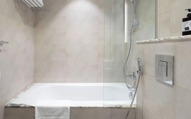 Rooftop pool-2BR Apartment Near Downtown