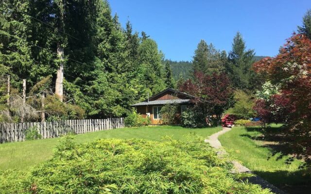 B - Sechelt Private Coastal Home