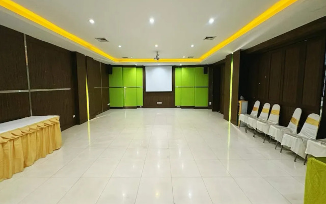 Capital O 75514 Vasidtee City Hotel