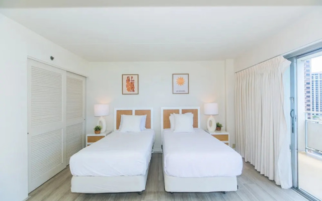 Two Bedroom Condo Overlooking Ala Wai Boat Harbor by RedAwning