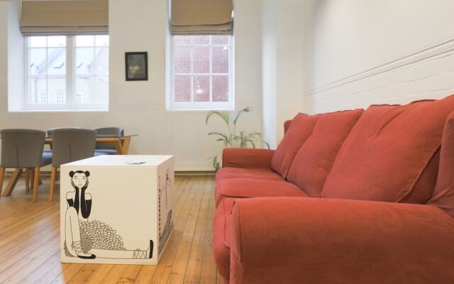 Stylish Loft-style Apartment Close to Overground
