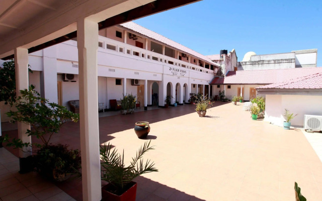 New Palm Tree Hotel