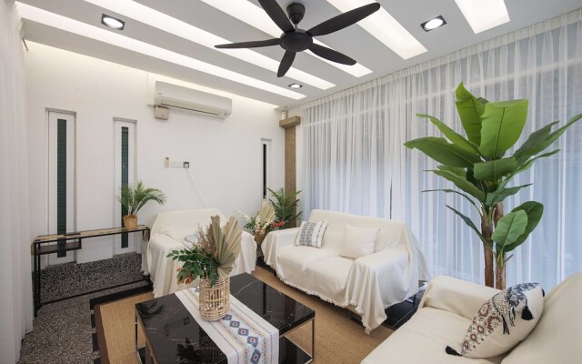 25000sqft Grand Luxe Villa PJ 13BR 42Pax