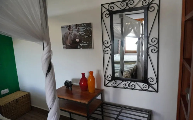 Moyoni Africa Lodge & Tours