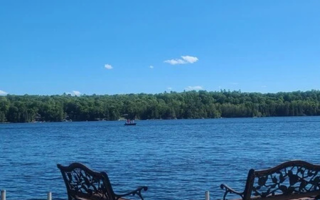 Westwind Inn on the Lake