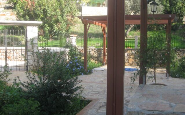 Traditional Hotel  IANTHE