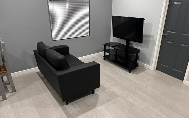 Luxury Apartment - Free Wi-fi & Parking NO Deposit