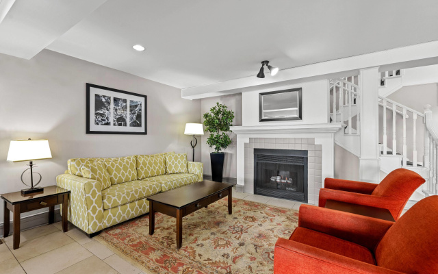 Travelodge Suites by Wyndham Regina / Eastgate Bay