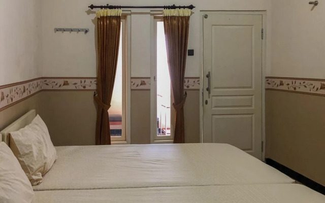 RedDoorz Syariah near Pasar Sleko Madiun