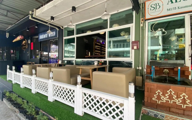 Alongkorn hotel by SB