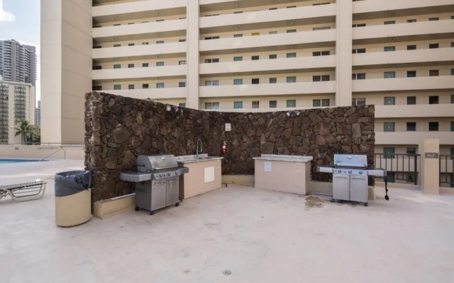Hawaiian Monarch 1804 Condo by RedAwning