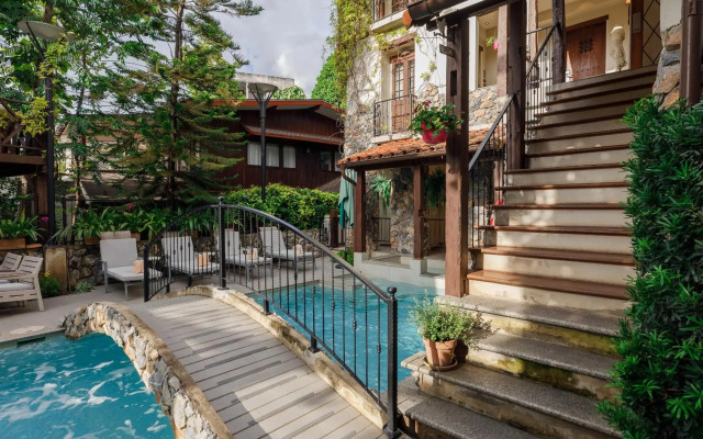 Le Charcoa Hotel