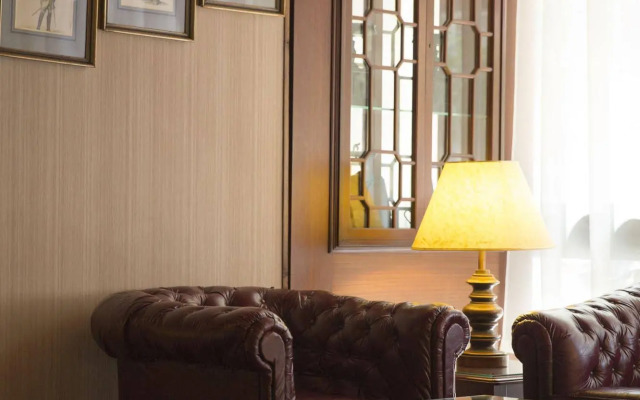 Mayflower Hotel