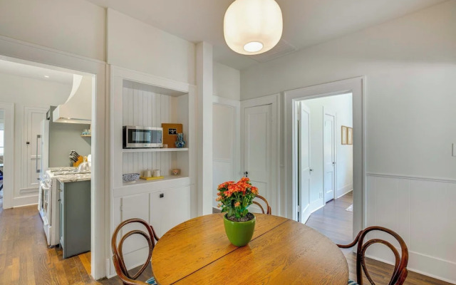 Walk to Bergfeld Park: 1928 Azalea District Home