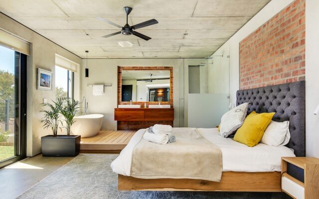 Upper Green Point Roos Villa