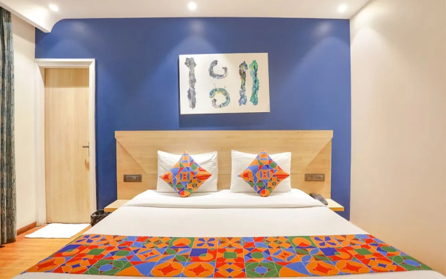 Fabhotel Jhs Studio