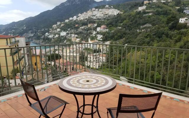 Wonderful Amalfi Coast apt overlooking the sea