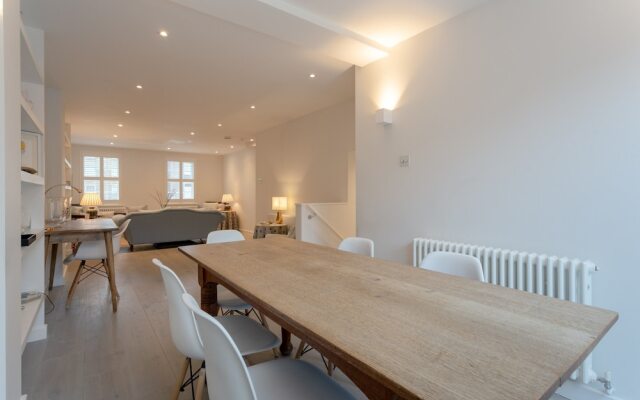 Stunning 3 Bedroom Apartment in South London