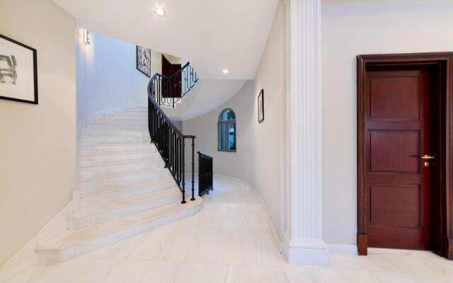 Private Pool & Beach Access Villa w/ Cinematic Vws