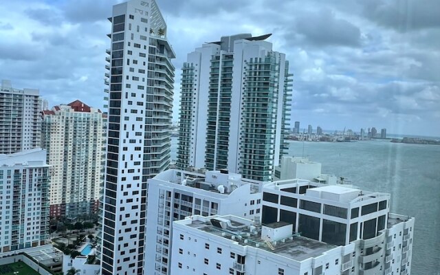 Suite - City View at Four Seasons Miami