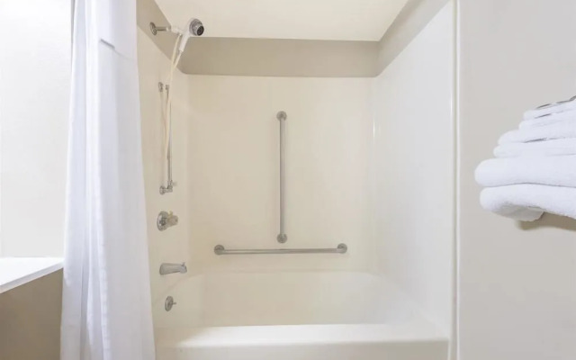 Super 8 Bridgeton/Arpt/St Louis Area