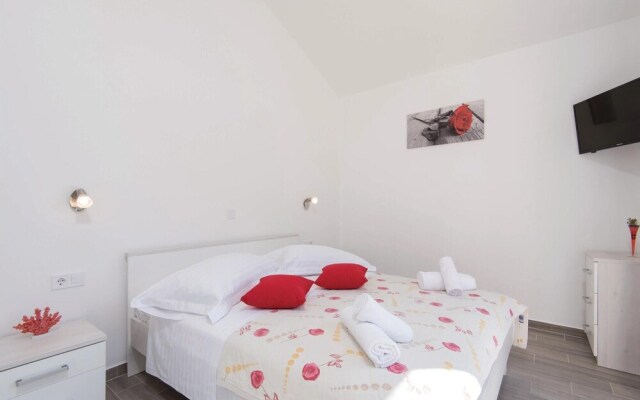 Nice Home in Crnja Luka With Wifi and 4 Bedrooms