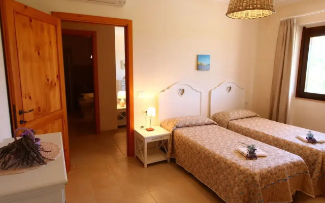 Enticing Farmhouse in Montalto di Castro near Sea