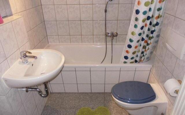 Sehr-schoene-4-Raum-Maisonette-Fewo-mit-100qm-zentral-preiswert-T9