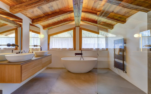 Chalet Fortuna a Jewel in Central Chamonix