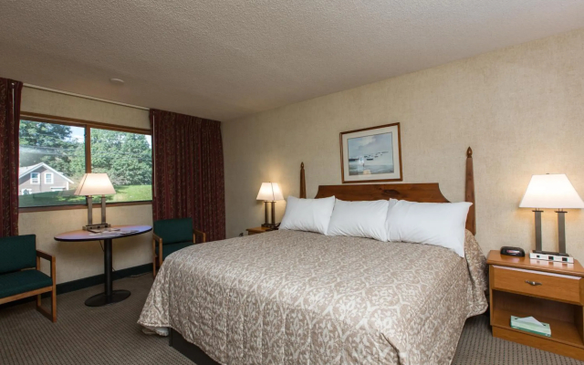 Commodores Inn